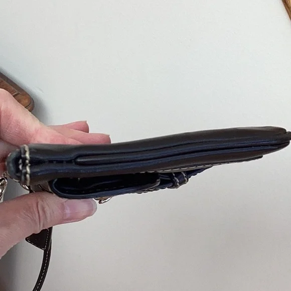 Coach vintage y2k black with silver hardware soho wristlet with lavender inside - Picture 5 of 16